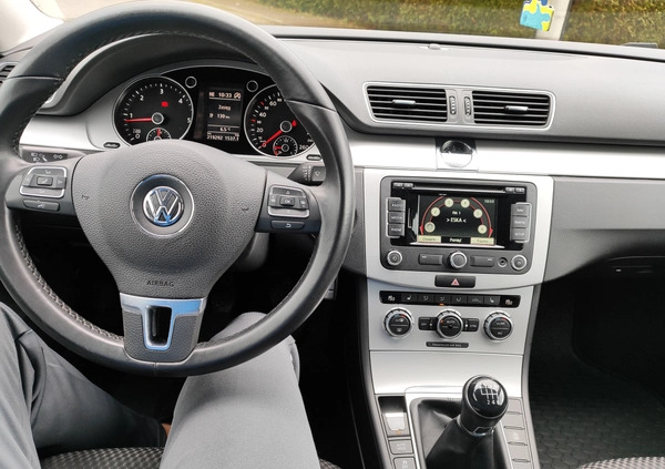 Volkswagen Passat cena 29900 przebieg: 219000, rok produkcji 2012 z Szamotuły małe 137